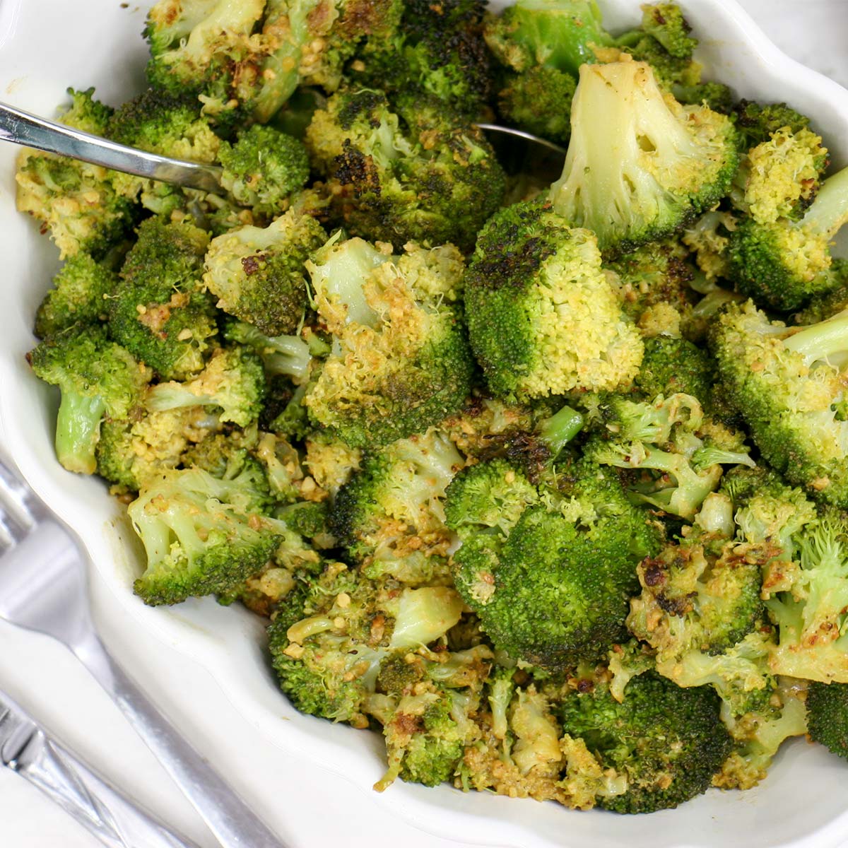 Cheezy Vegan Garlic Roasted Broccoli